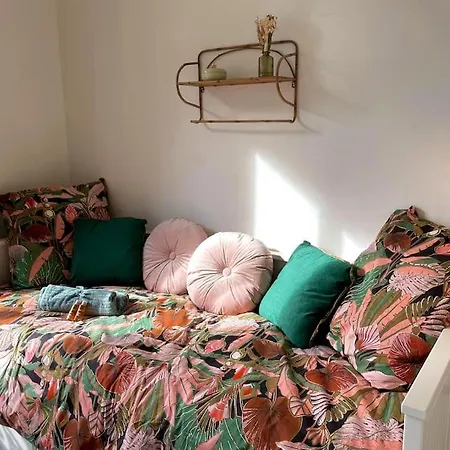 Charming Bright Sunny Near Canal St Martin Paris
