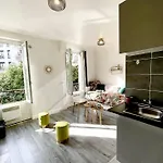Charming Bright Sunny Near Canal St Martin Apartament Paryż