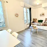 Charming Bright Sunny Near Canal St Martin Apartament